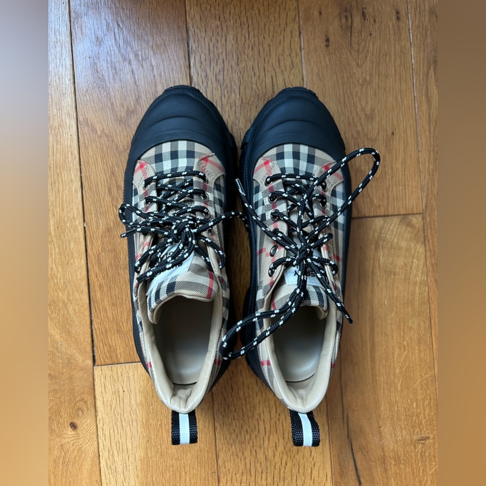 Women’s Burberry Arthur Sneakers Size 37